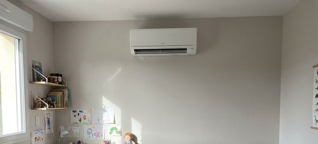Photo client : climatiseur dans la chambre d'enfant